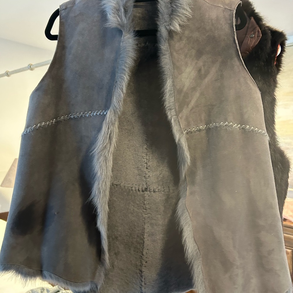 Elegant Women's Fur-Trimmed Vest